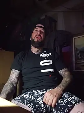 Beardedtattood webcam