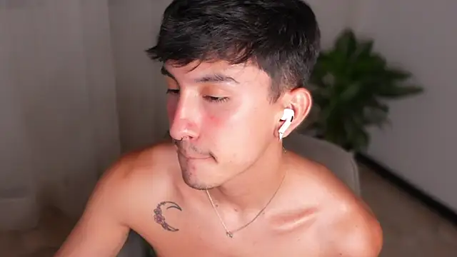 sweettaaron01 webcam