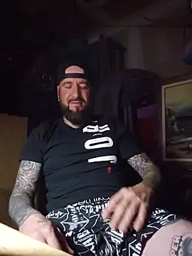 Beardedtattood webcam