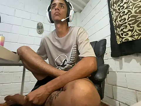 Max_TheHorseDick live cam