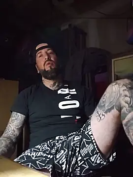beardedtattood (Ask my age) - Hard and horny as fuck 😍🥵