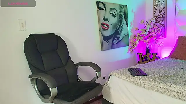 Adara_Ferrara webcam