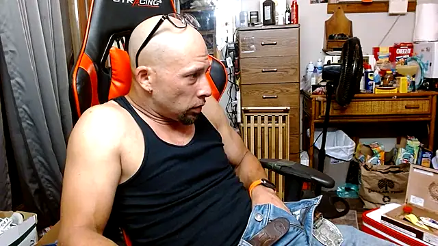 tongueispowerr6d9 (Ask my age) - SHOVE DILDOS IN MY ASS COVERED IN LUBE