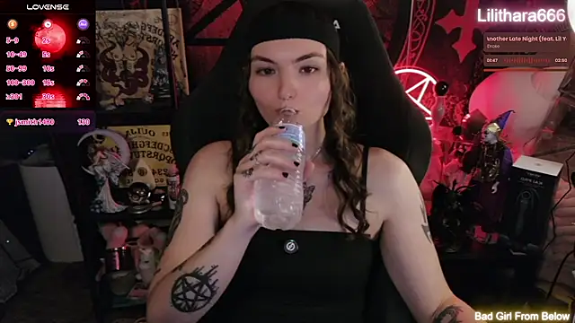lilithara666 (T young) - Topless