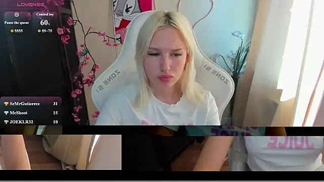 EvelinaLuu webcam