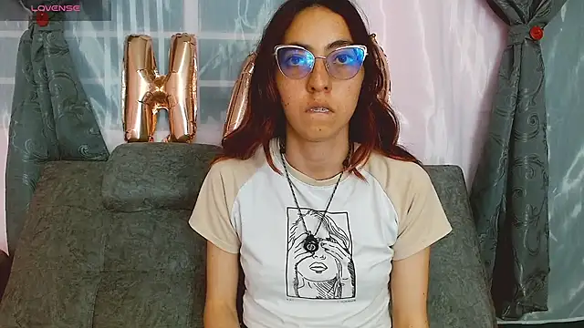 anniesparkle (F young) - Massage tits close up