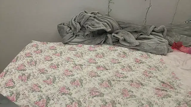 LaylaKutiex webcam