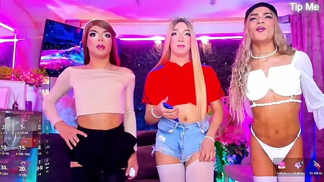Queens_Wonders_Blonders webcam