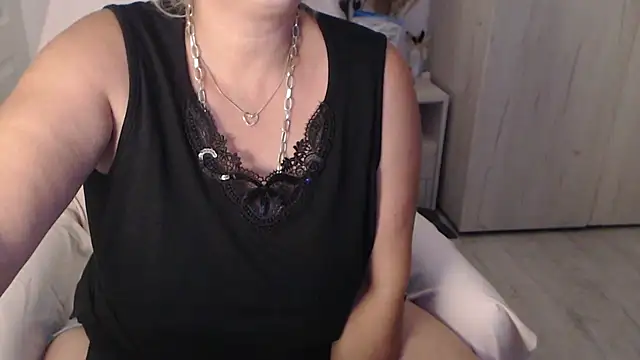 Divineblond webcam