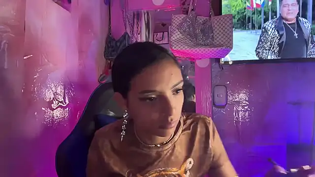 Skye_Moore webcam