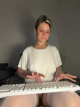 Romy-R-O ⏮ nude show