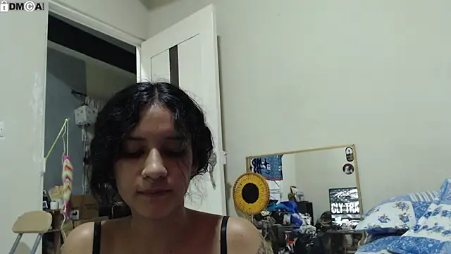AlinaWoolf_ webcam