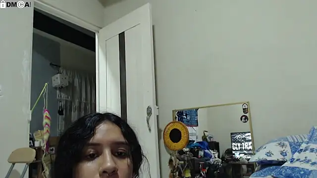 AlinaWoolf_ webcam