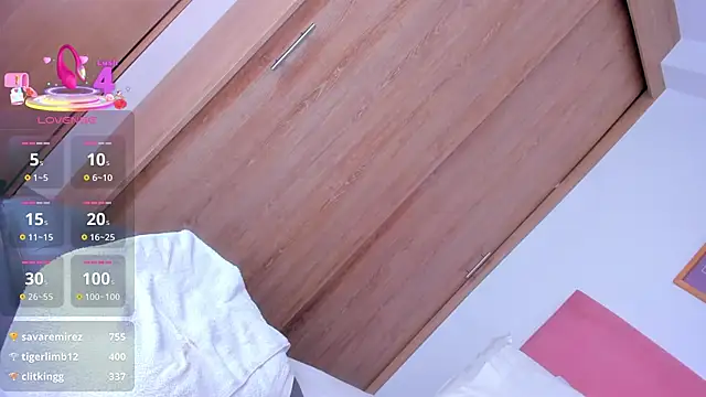 Live webcam thumbnail of samantha_x_s featuring #girls and #hd