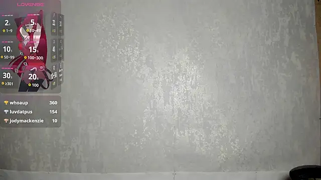 Live webcam thumbnail of NicoleDaviss featuring #girls and #hd