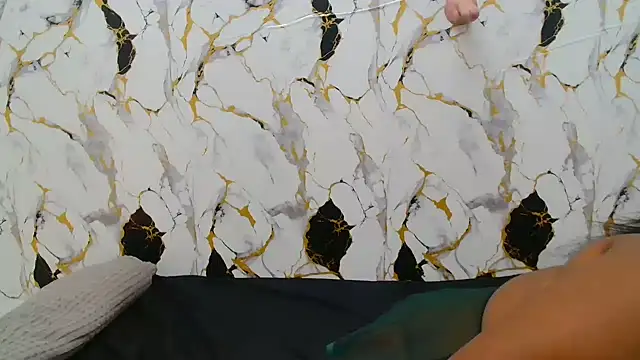 HornnyBabe35 webcam