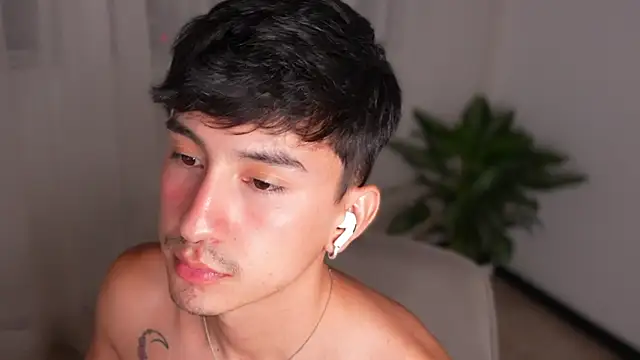 sweettaaron01 webcam