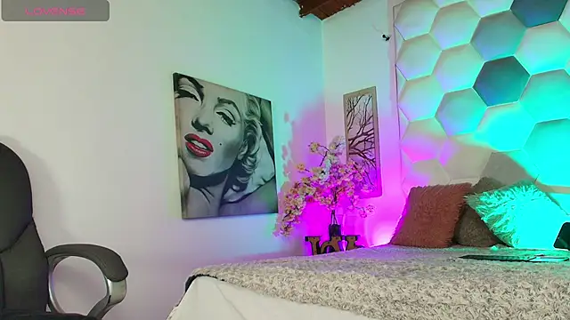 Adara_Ferrara webcam