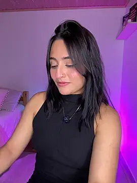 NandaVixen live cam on StripChat
