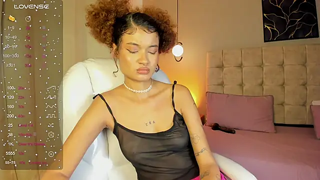 Naomy9_ webcam