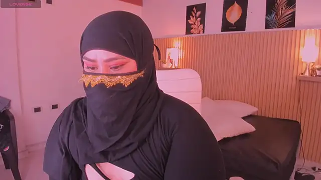 samanee_konn live cam on StripChat