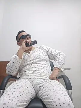 chicoguapo8 live cam on StripChat