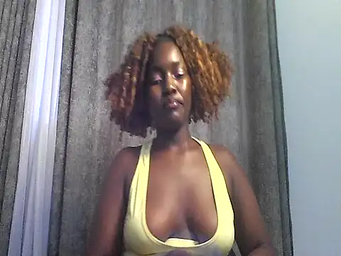 MoonlighMaya webcam