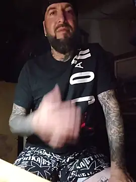 beardedtattood (Ask my age) - 😈😈 Pants off daddy 😈😈