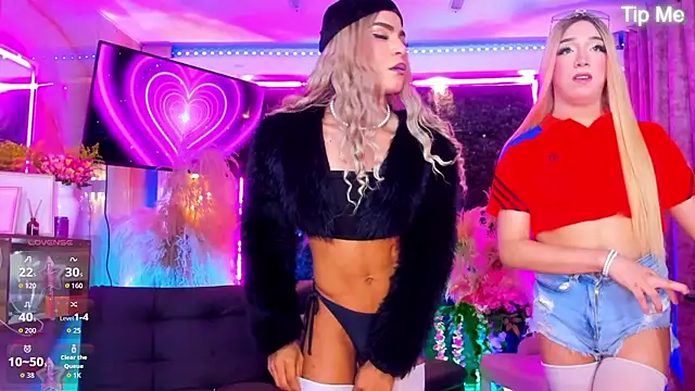 Queens_Wonders_Blonders webcam