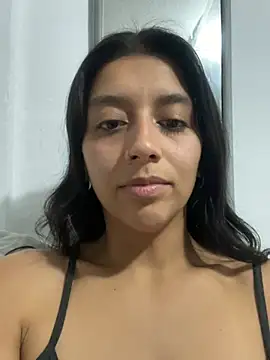 brittanydiaz (F young) - 4 fingers in pussy