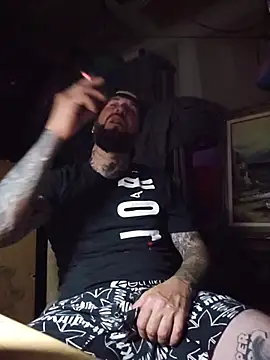 Beardedtattood webcam