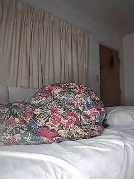 THEBEDroomdoOR webcam