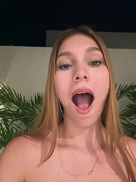 nikii__ (F teen) - show ass in doggy