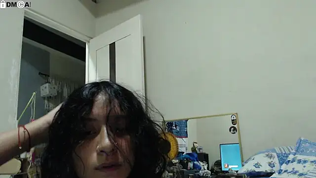AlinaWoolf_ webcam