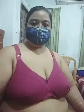 momo_loves webcam
