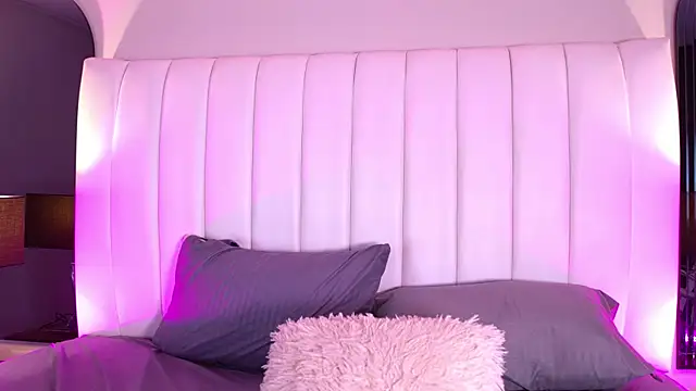 MiaCamille_ webcam