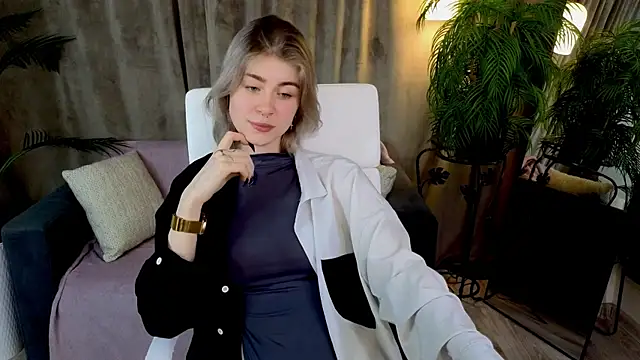 Lilycollins_ webcam