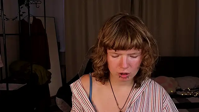 VioletDesiree webcam