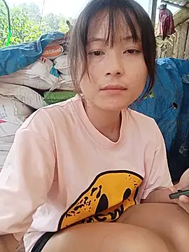 Linda-yiyi live cam
