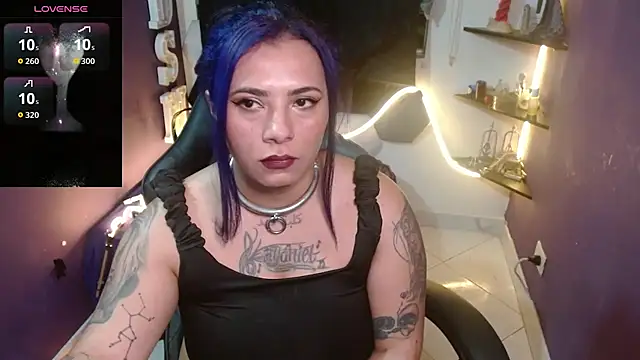 Alexa_Slavehot777 live cam on StripChat