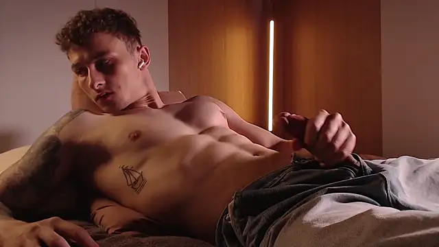 mark_streemm (M young) - Marsturbate hard 20 cm 😈
