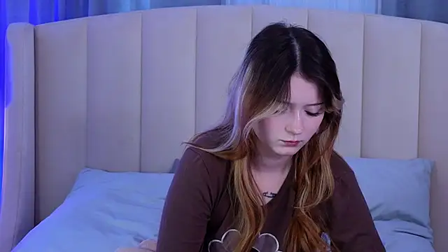 AlyssFrost live cam on StripChat