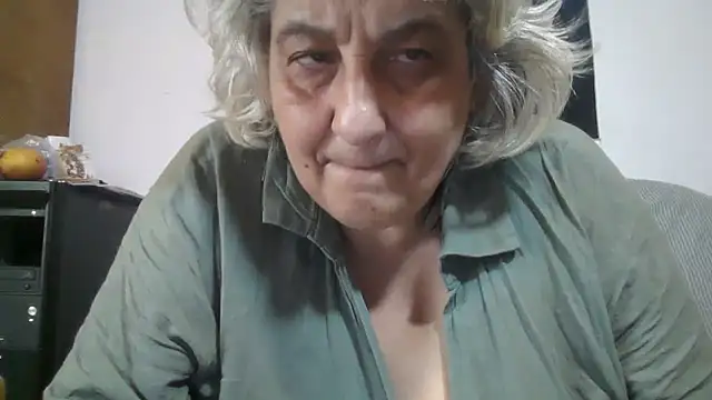 ExquisiteMature live cam on StripChat
