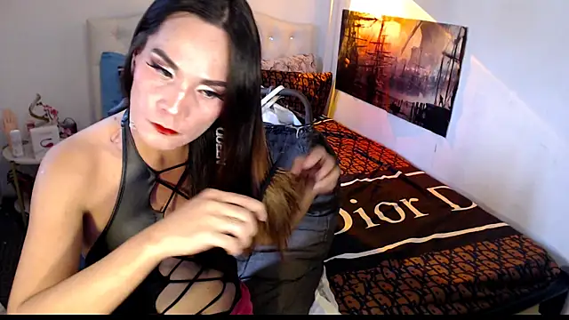 NinaDOM4CUM webcam