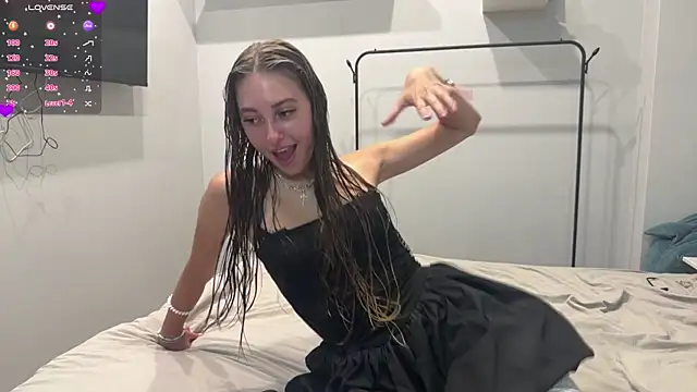 selena_favn webcam