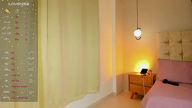 Naomy9_ webcam