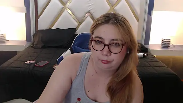 chloe_prg (F milf) - you pick the nex song
