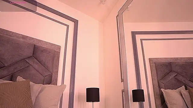 MiaKay1 webcam