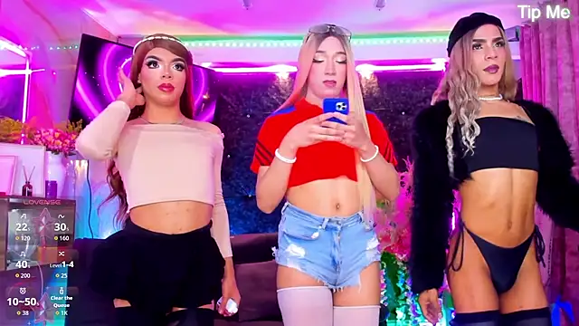 Queens_Wonders_Blonders webcam