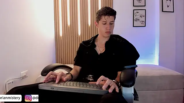 Dorianmistery2322_ webcam